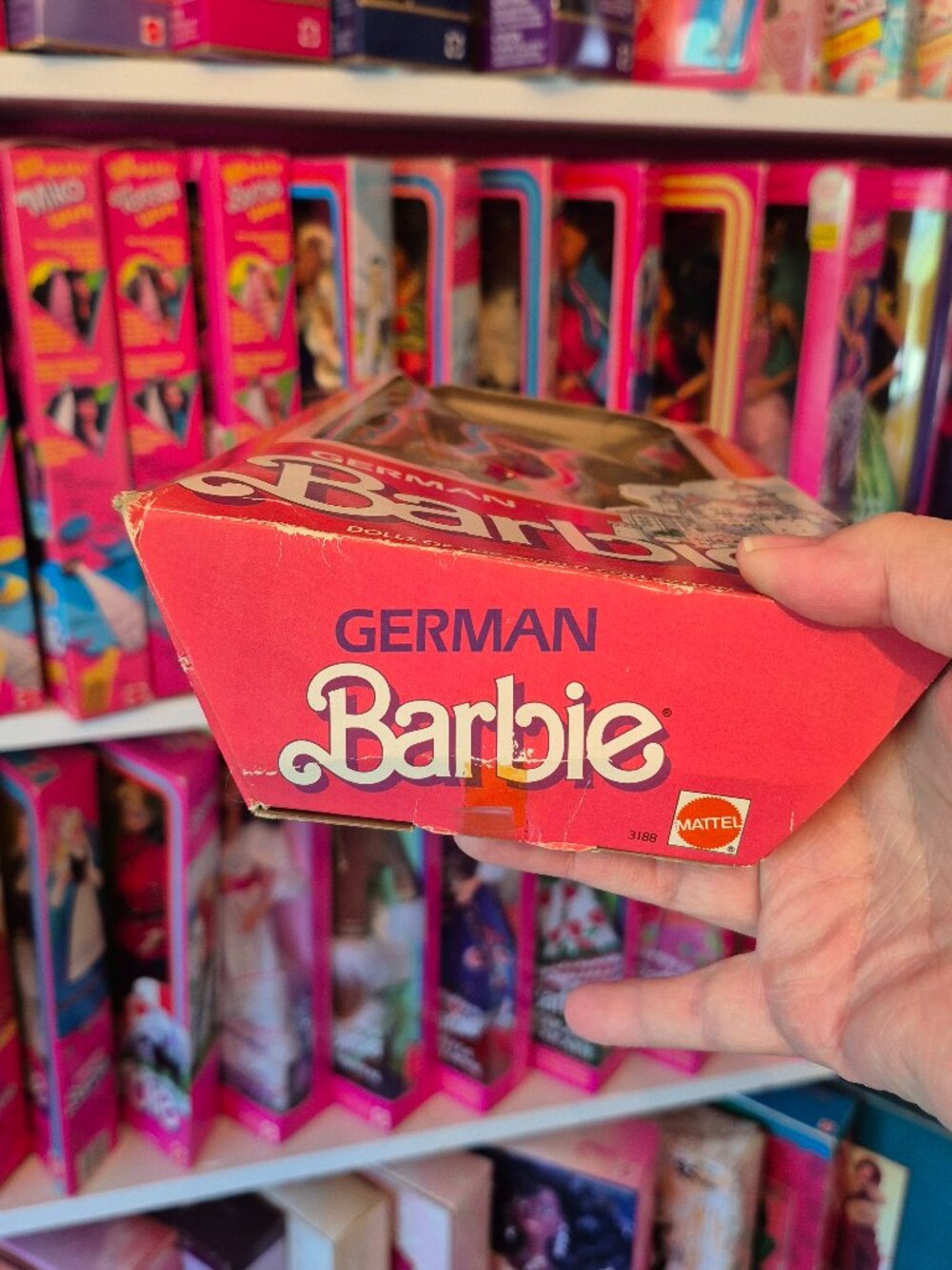1986 Dolls of the Word German Barbie NIB - Picture 4 of 9